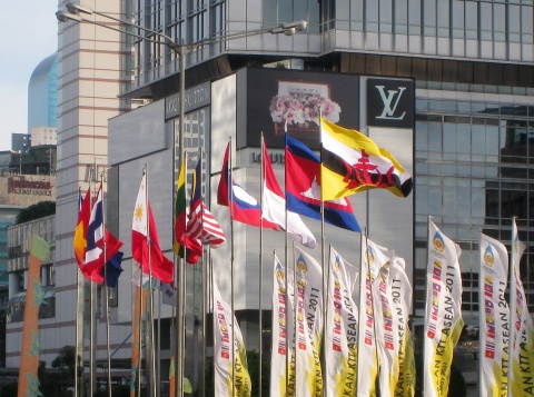 ASEAN_Nations_Flags_in_Jakarta_3